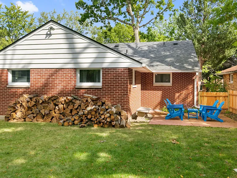 336 Leith Ave — Photo 40