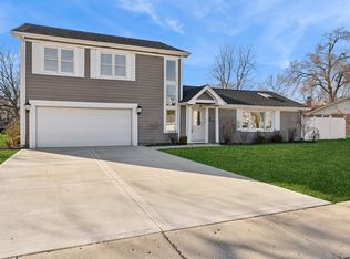 1370 Northmoor Ct, Northbrook, IL 60062