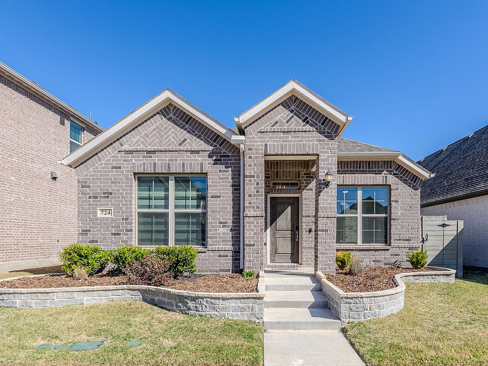 1st image of 724 Plaza Ln