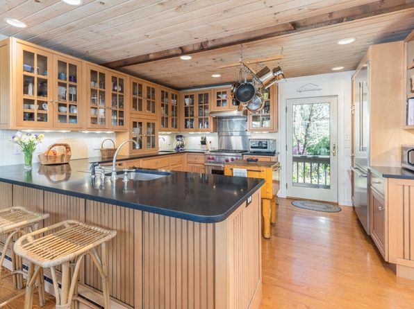 10 Wood Duck Way, Oak Bluffs, MA 02557