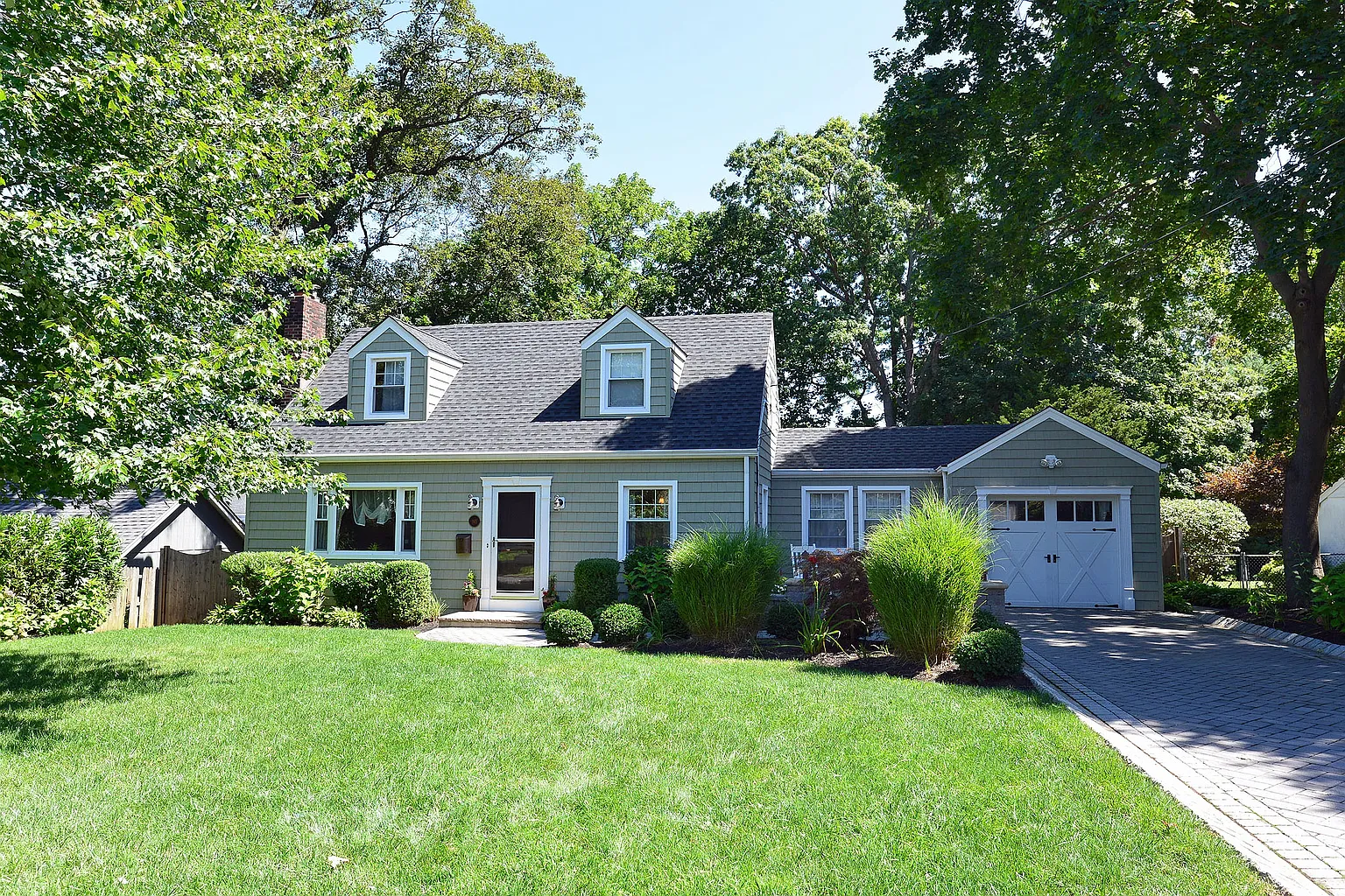 165 N Lovett Ave photo 1