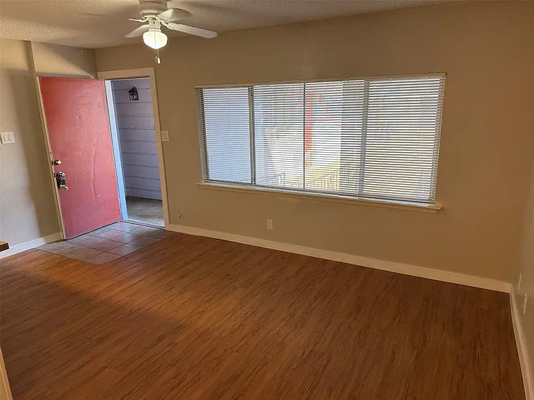 2408 Longview St #108 — Photo 4