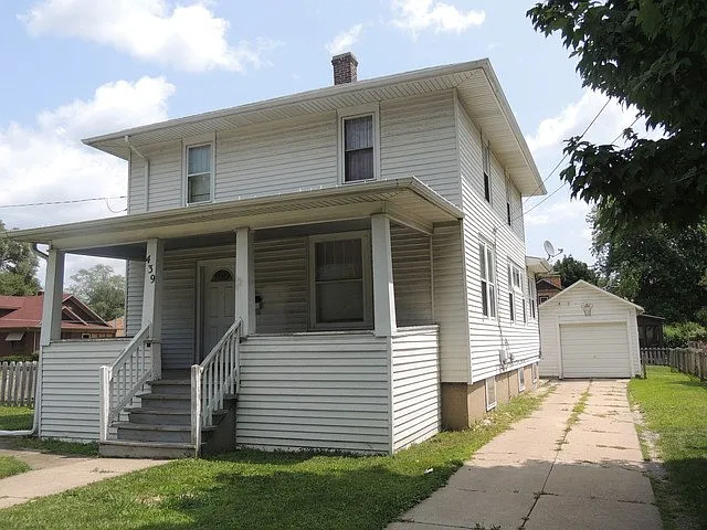 439 N Liberty St photo 1