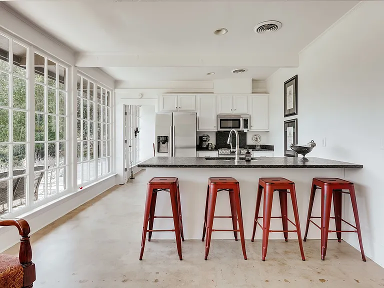 190 Lakewood Dr — Photo 16
