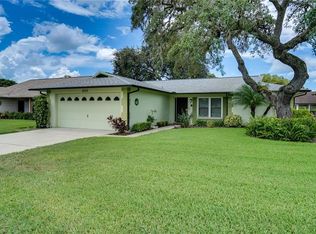 8220 Lora Del Rio Dr, Port Richey, FL 34668