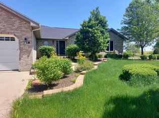 10 Red Hawk Dr, Oswego, IL 60543