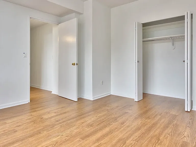 180 Riverside Blvd #10V — Photo 53