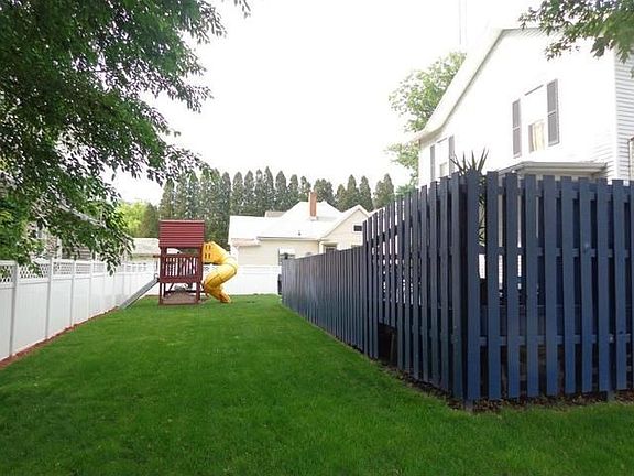 4th image of 302 N 1st St