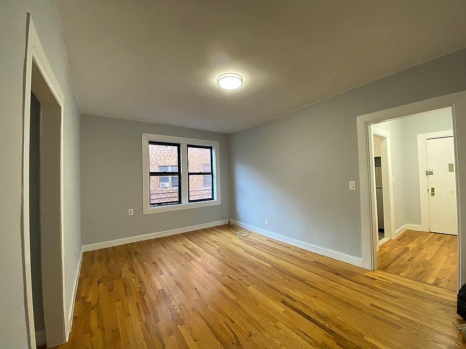 2nd image of 3224 Grand Concourse APT C33