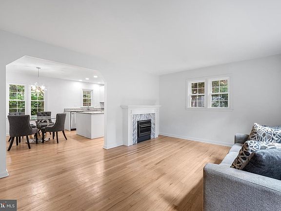 3rd image of 6474 Oakwood Dr