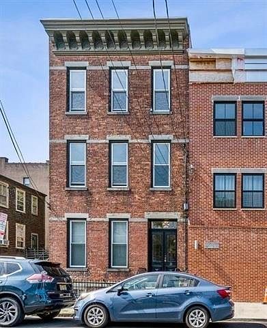 1st image of 275 Ogden Ave #2
