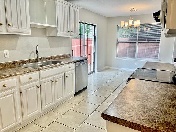 2nd image of 1818 Kingsbridge Dr
