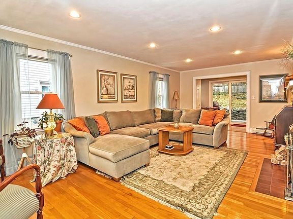 4th image of 141 Kimball St