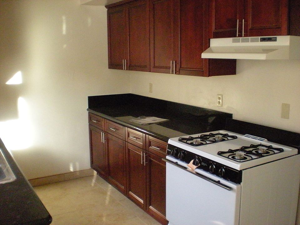 1st image of 729 N Park Ave APT 2