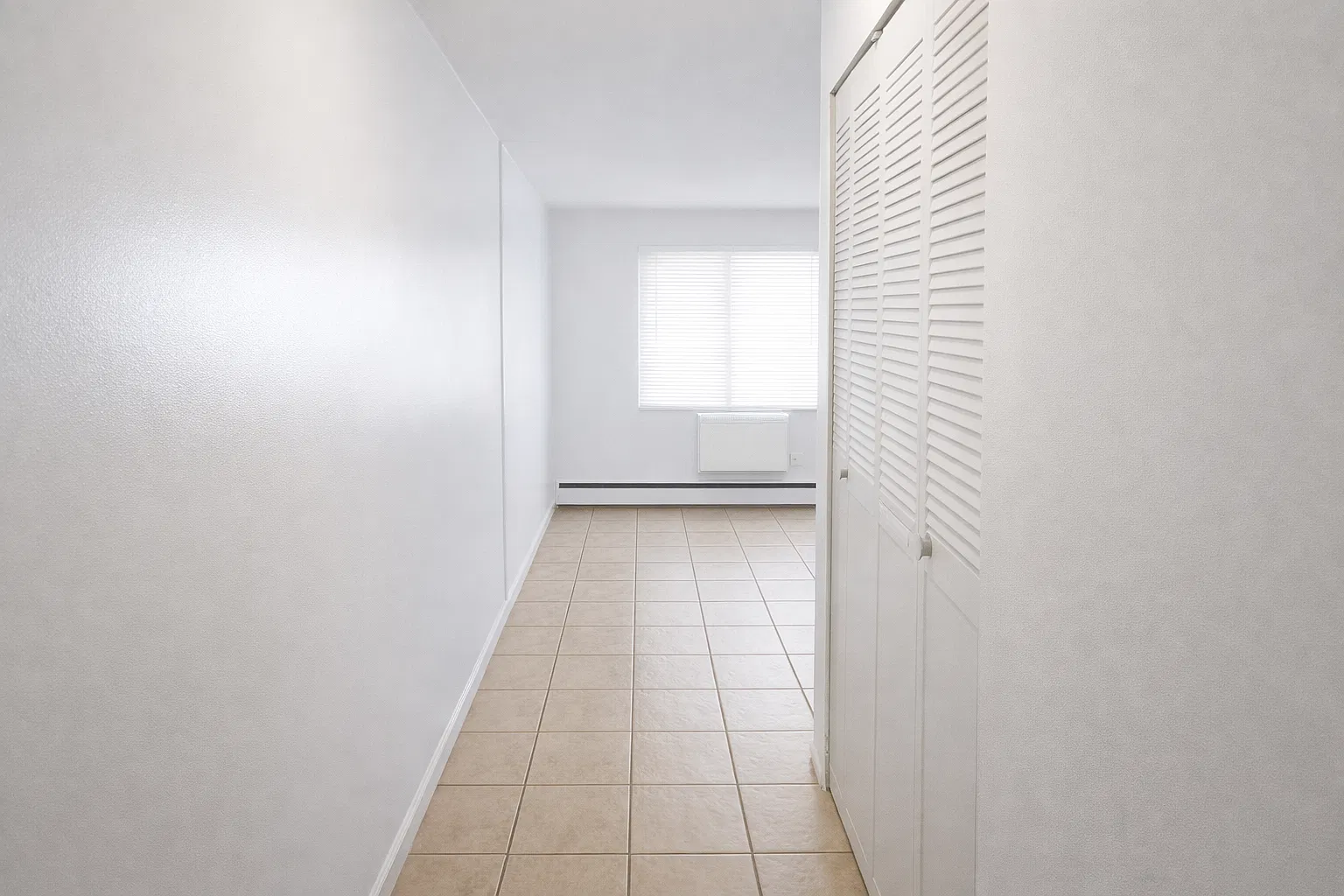 Studio, $810 — Photo 3