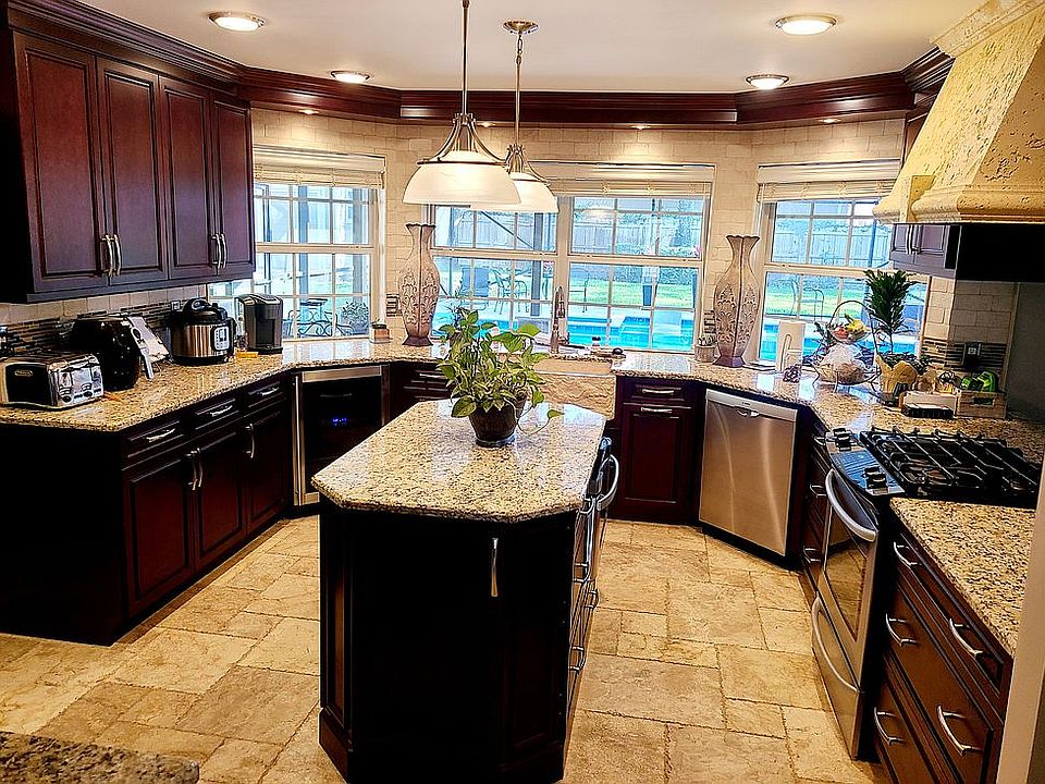 1st image of 510 Garden Oak Cv