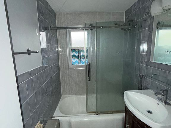 5th image of 98B Hastings Ave #2