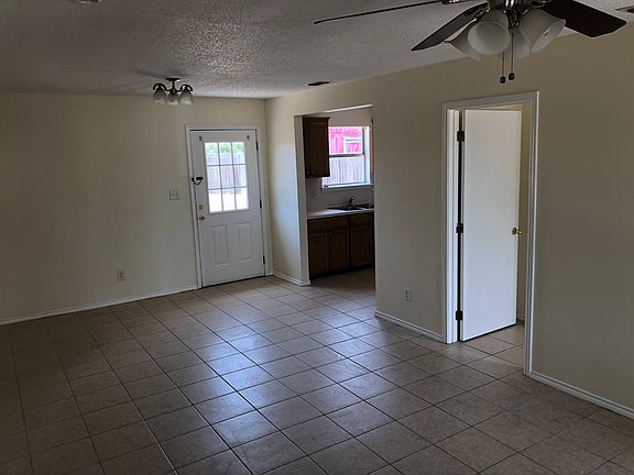 2nd image of 4821 Walnut St