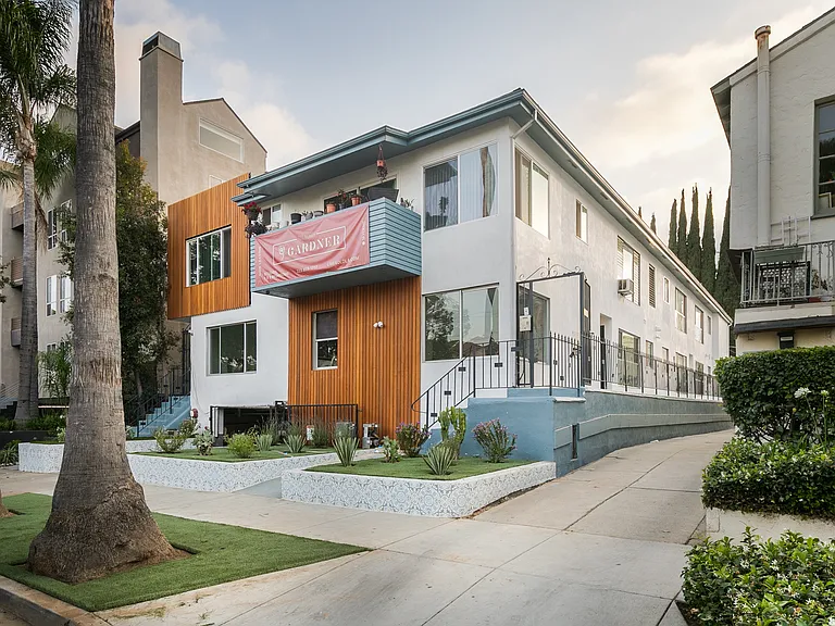 921 N Gardner St — Photo 14