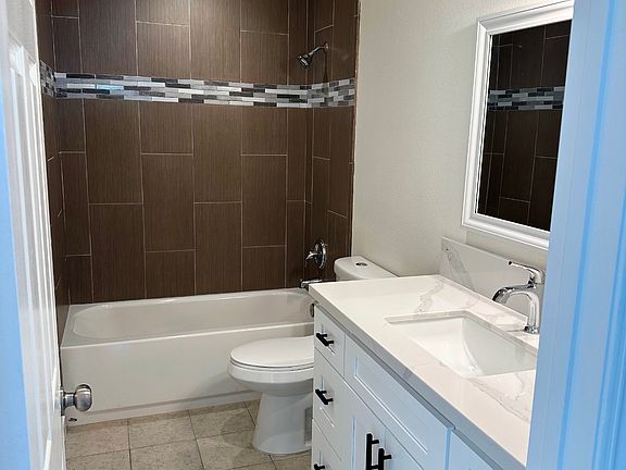 5th image of 130 N Surfside Dr #2