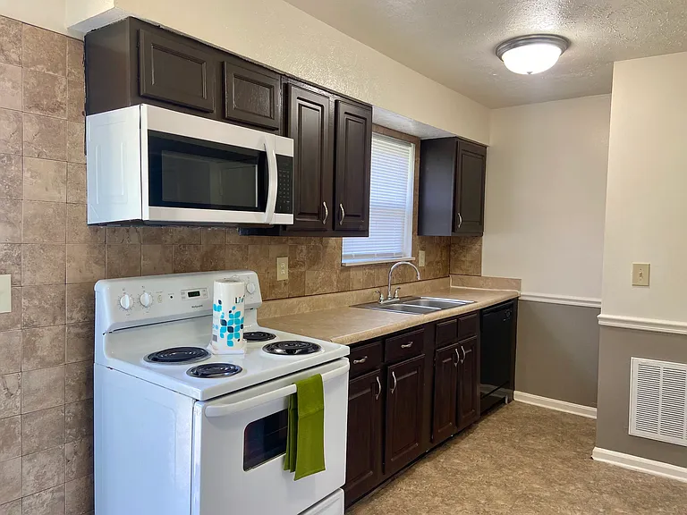 The Woods Apartments — Photo 55