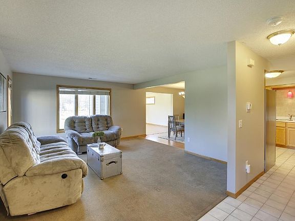 2nd image of 571 Oak Hill Cir