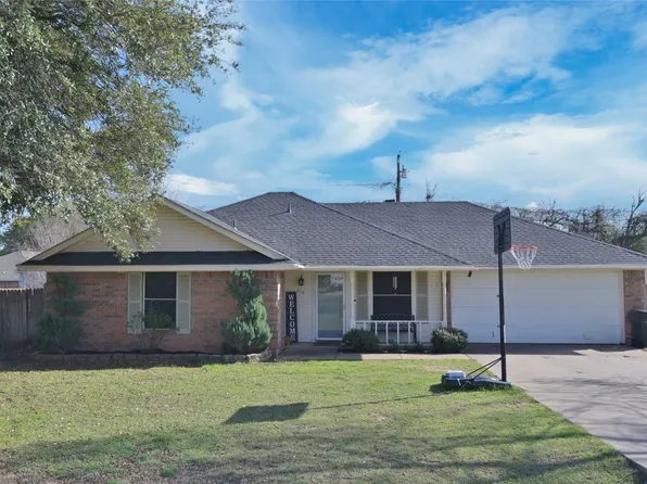 710 Plum St, Joshua, TX 76058