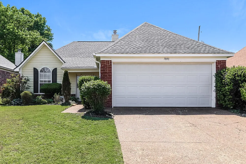 3 bed, 2.0 bath, 1328 sqft, $1,755 — Photo 1