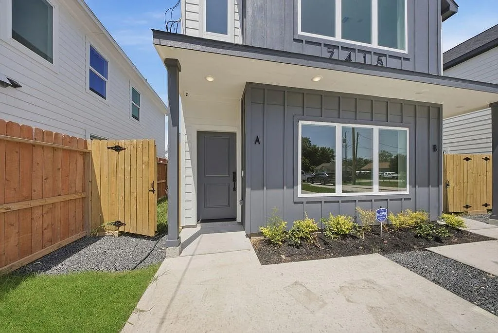 3 bed, 2.0 bath, 2722 sqft, $1,800 — Photo 1