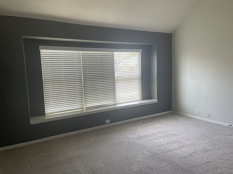 616 Brooks St — Photo 10