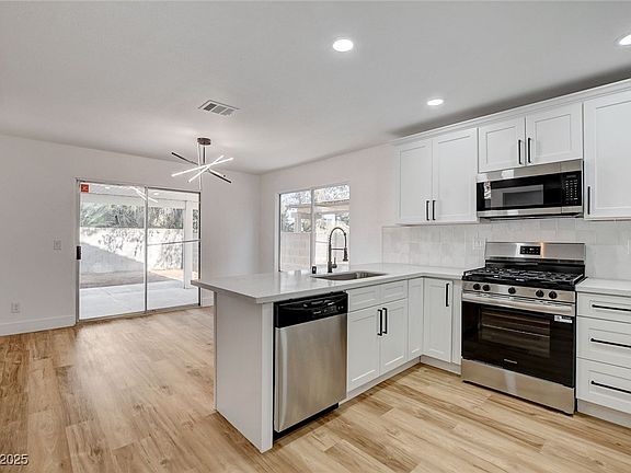 4th image of 5466 Silverheart Ave
