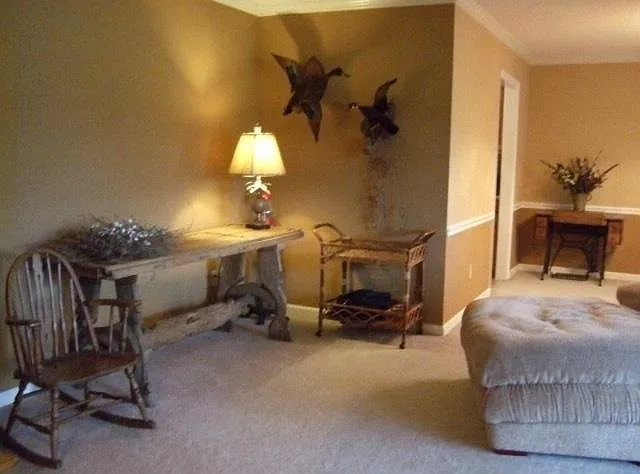 4 bed, 2328 sqft, $2,100 — Photo 2