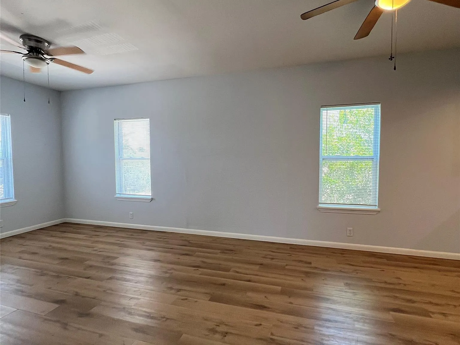 2 bed, 1.0 bath, 852 sqft, $1,300 — Photo 4