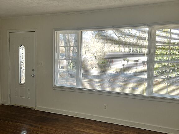 3rd image of 4195 Hanes Dr