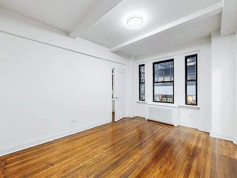 140 E 46th St #2B — Photo 6