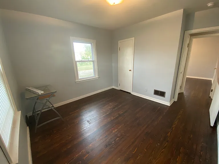 2339 S Cleveland Ave — Photo 15