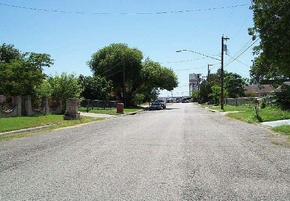 2nd image of 1522 W Harlan Ave