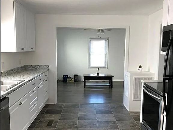 5th image of 703 Davis St