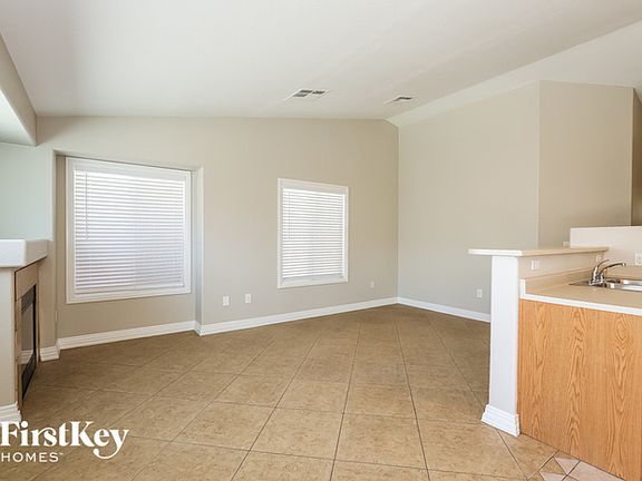 4th image of 524 Shimmering Sands Ave