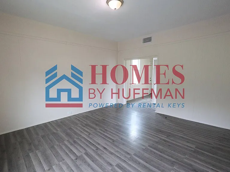 1013 N Garvin St — Photo 3