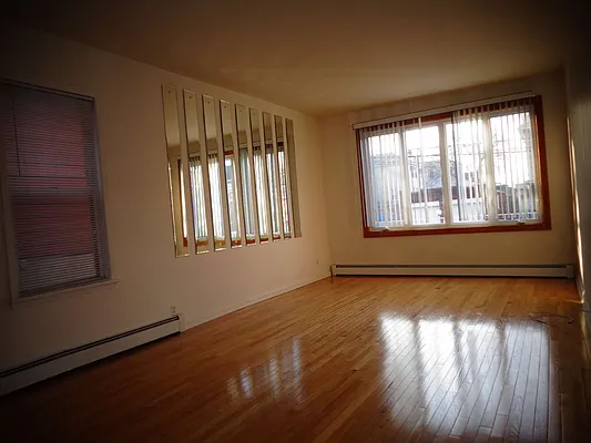 Rented by Zikos Realty Services | media 4