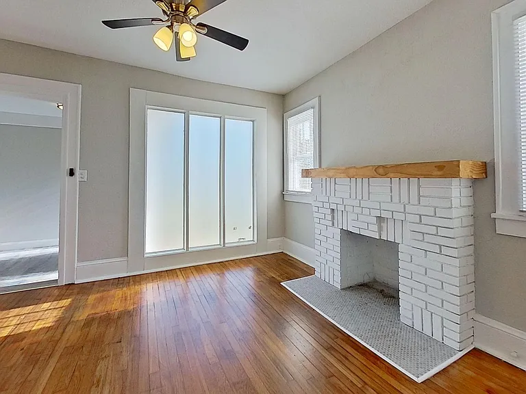 4633 Kingsbury St — Photo 32