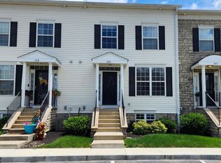 384 Oxford Oak Dr, Blacklick, OH
