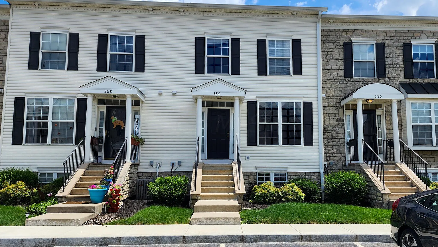 384 Oxford Oak Dr photo 1