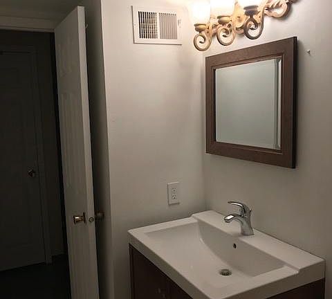 4th image of 30 Hemlock Ln #1