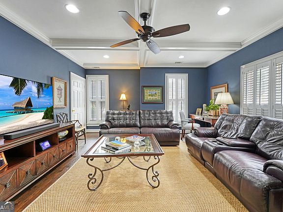 4th image of 155 Oakpark Ct