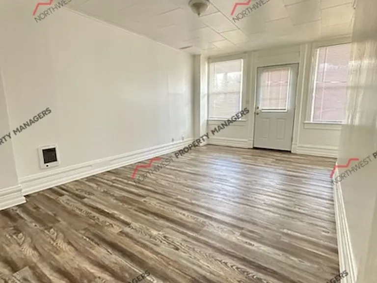 408 S Iron St #15 — Photo 3