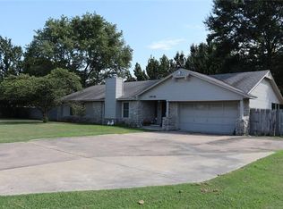 19536 E 41st St S, Broken Arrow, OK 74014