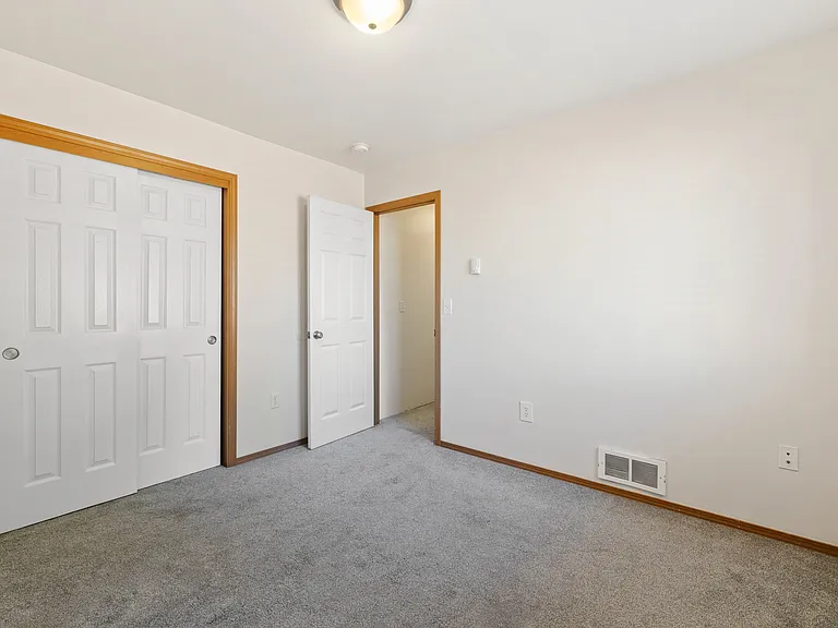 117 Violet Meadow St E — Photo 11