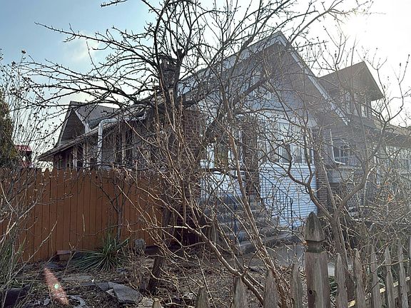3rd image of 5943 Park Pl